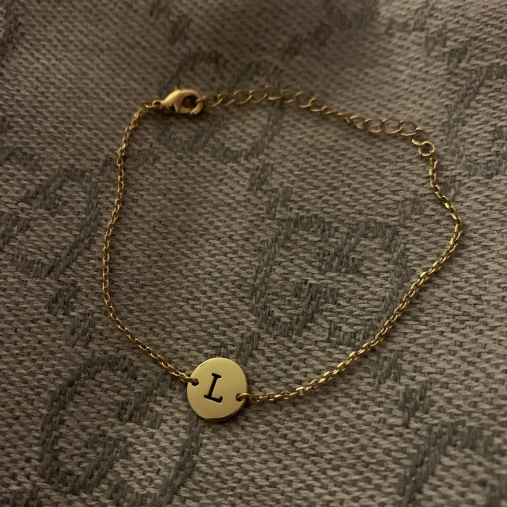 L bracelet